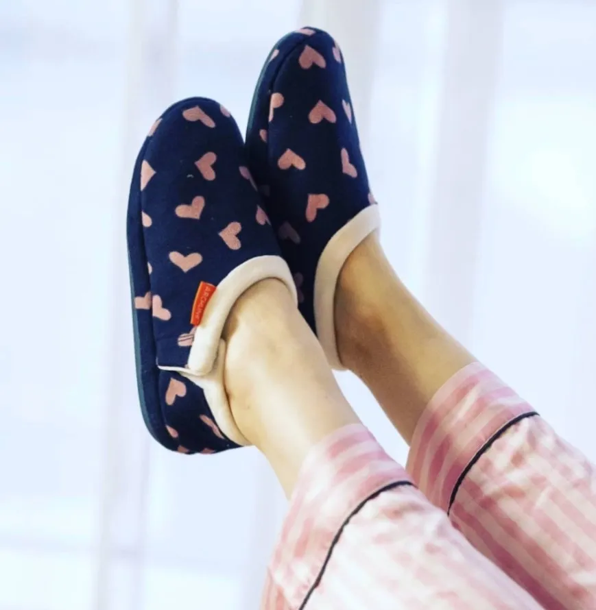 ARCHLINE Orthotic Slippers CLOSED Arch Scuffs Moccasins Pain Relief in Navy Hearts - EUR42 V563-AS401-NVYHRT-42