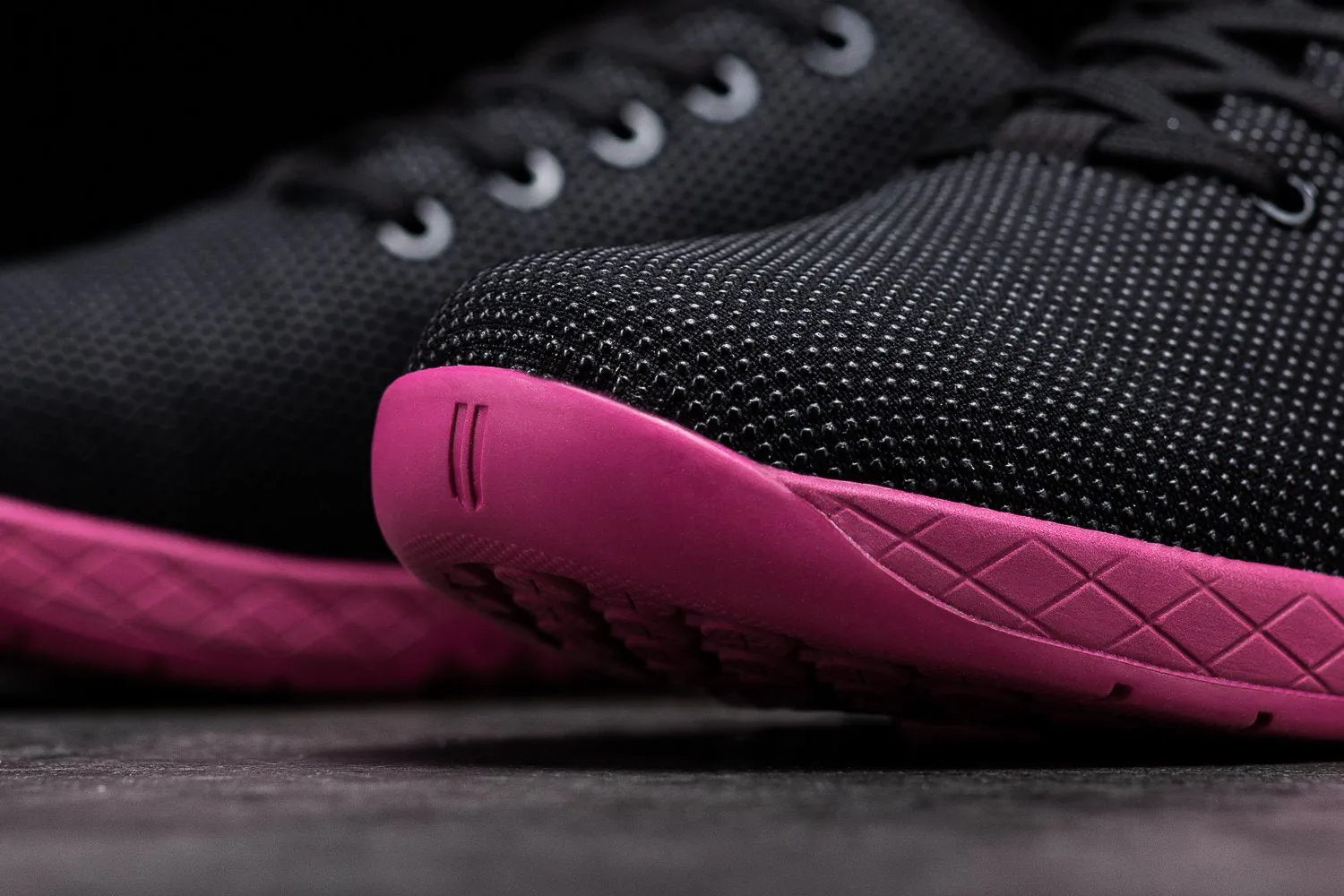 BLACK BERRY TRAINER (WOMEN'S)