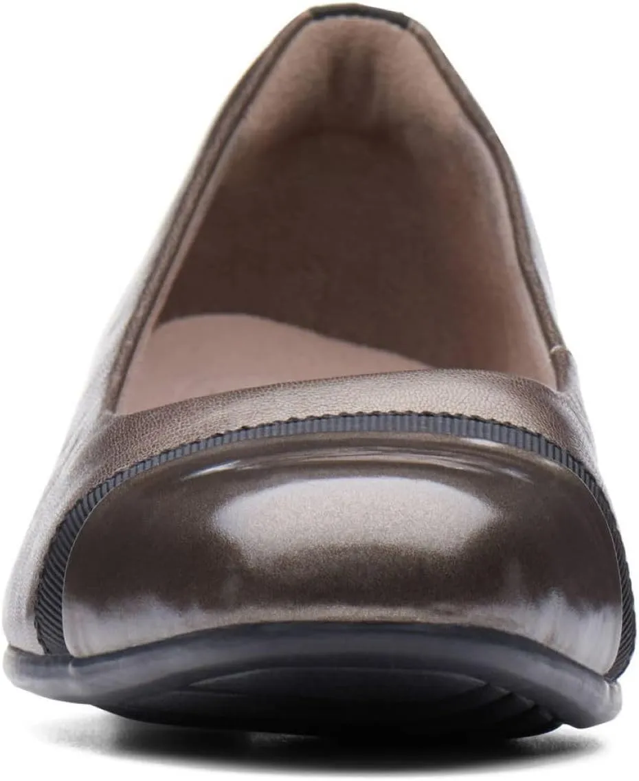 Clarks Womens Juliet Monte Leather Toe Cap Loafers