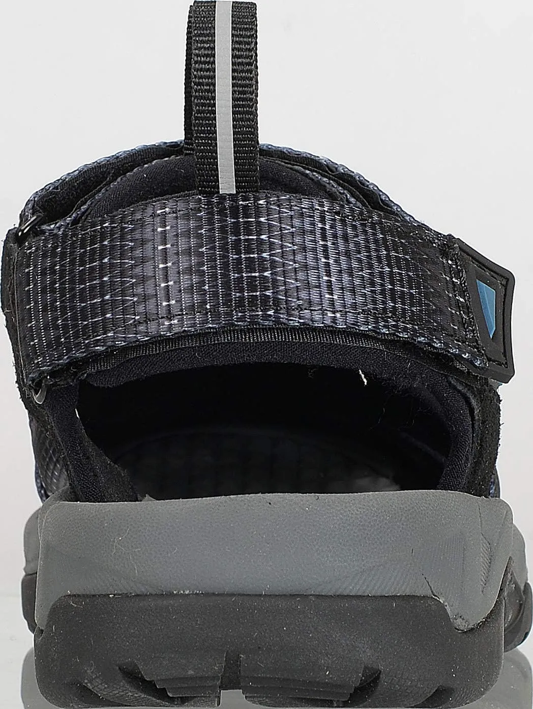 Clipless Sandal for Cycling with Closed Toe Design