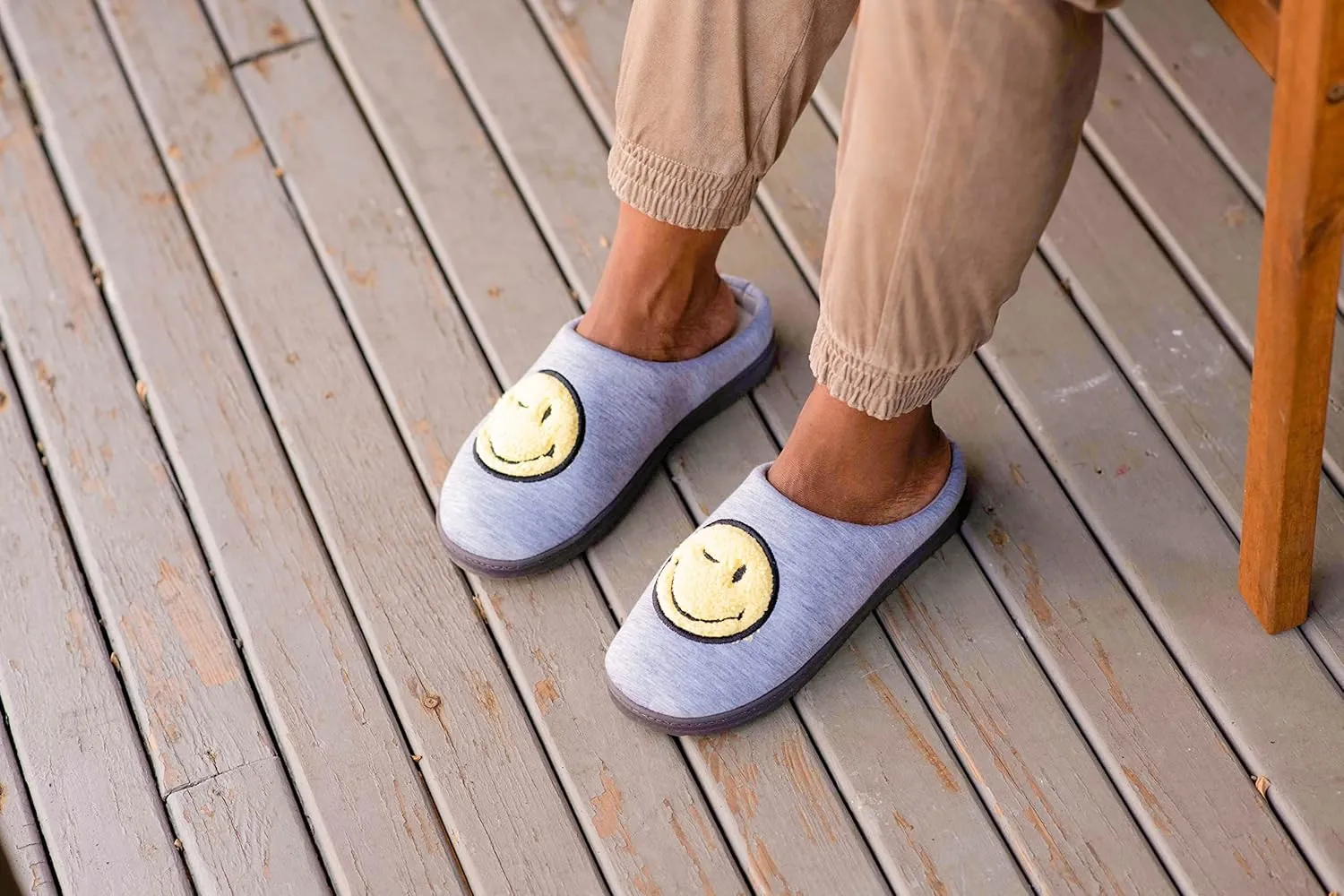 Dearfoams Unisex Adult Smile Icon Retro Preppy Slipper