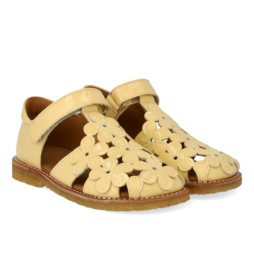 Sandal with floral details