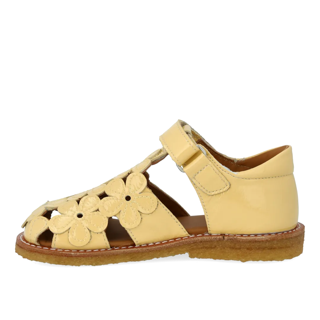 Sandal with floral details