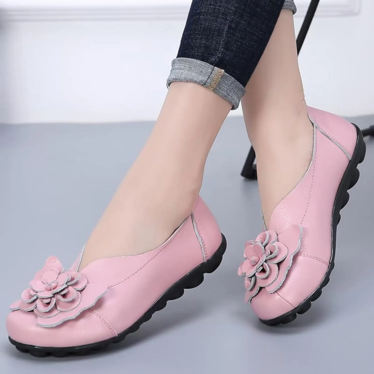 Slip on Loafers for Women Leather Flowers Loafers Comfortable Walking Work Flats Shoes Lightweight Soft Sole Flat Shoes Round Toe Summer Shoe