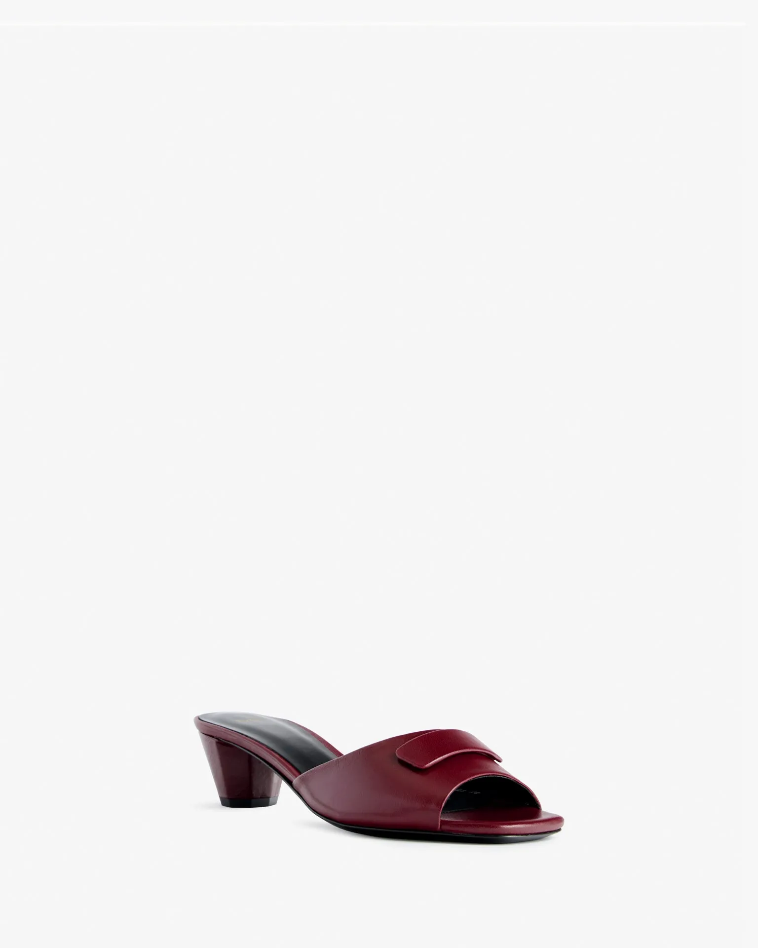 Taina in Bordeaux Leather