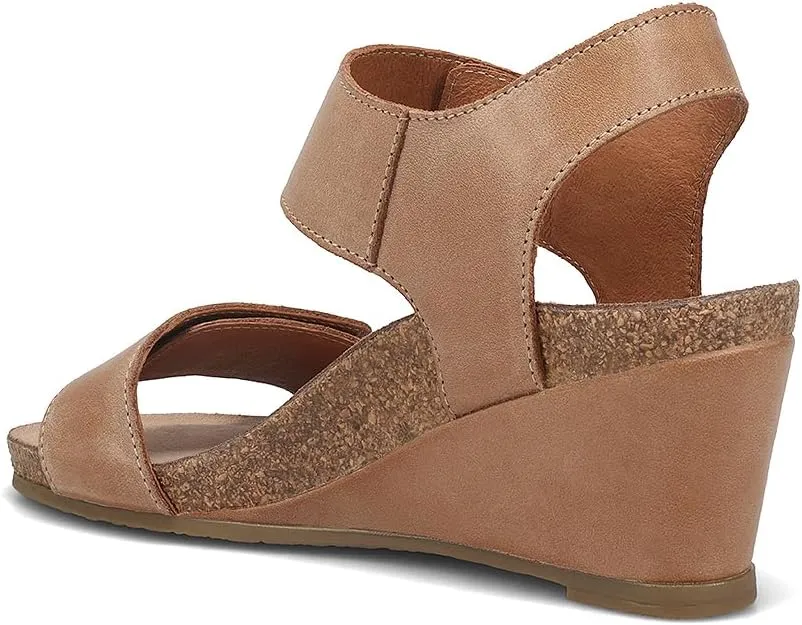 Taos Footwear Women's Carousel 3 Wedge Sandal