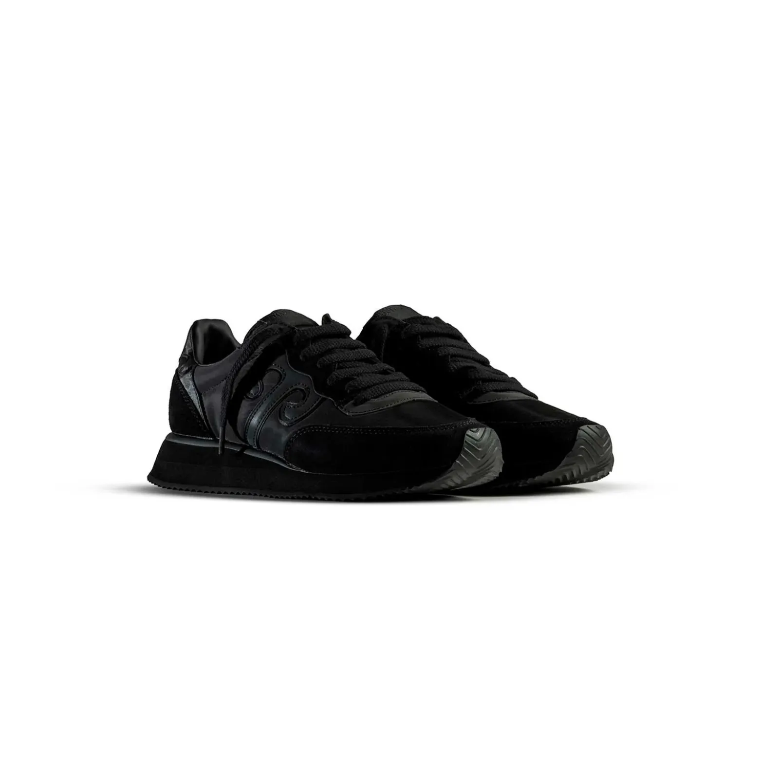 Trainer dark black