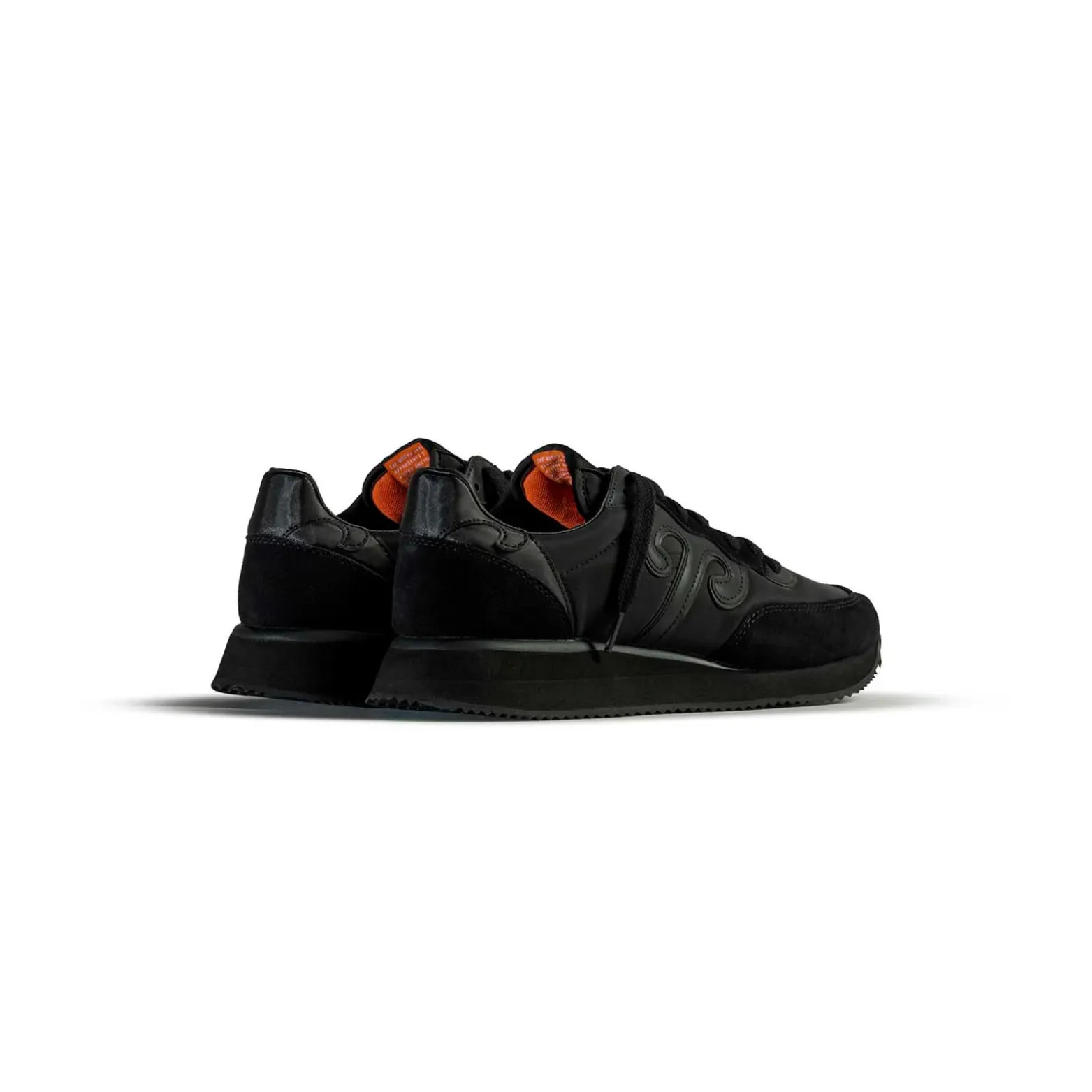 Trainer dark black