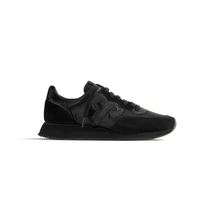 Trainer dark black