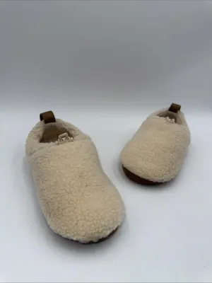 UGG Women's Plushy Slipper Shoes, Faux Shearling Rubber Outsole, Size 4 - Very Good