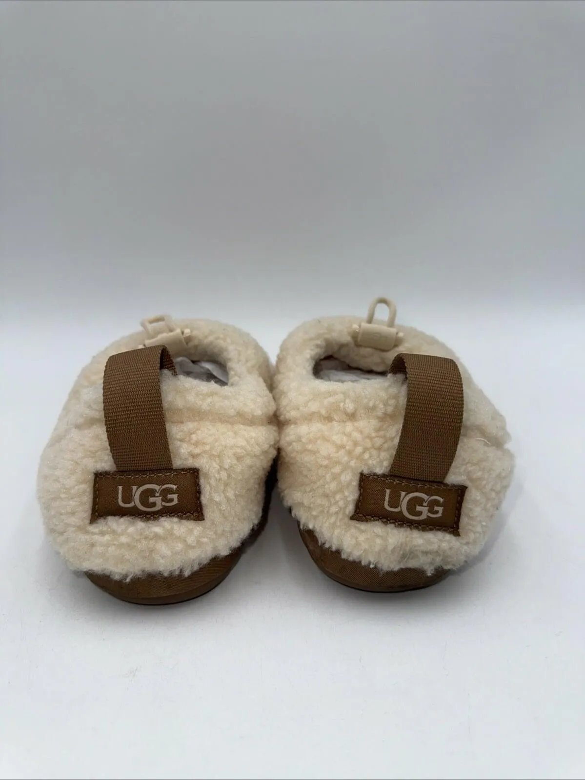 UGG Women's Plushy Slipper Shoes, Faux Shearling Rubber Outsole, Size 4 - Very Good