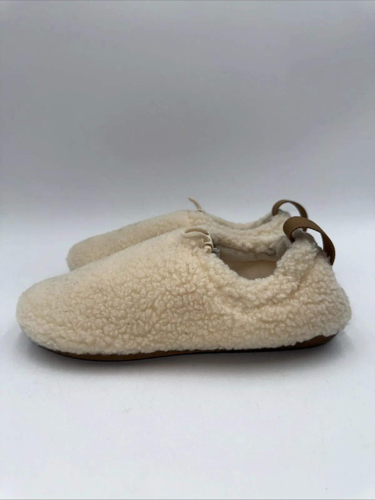 UGG Women's Plushy Slipper Shoes, Faux Shearling Rubber Outsole, Size 4 - Very Good