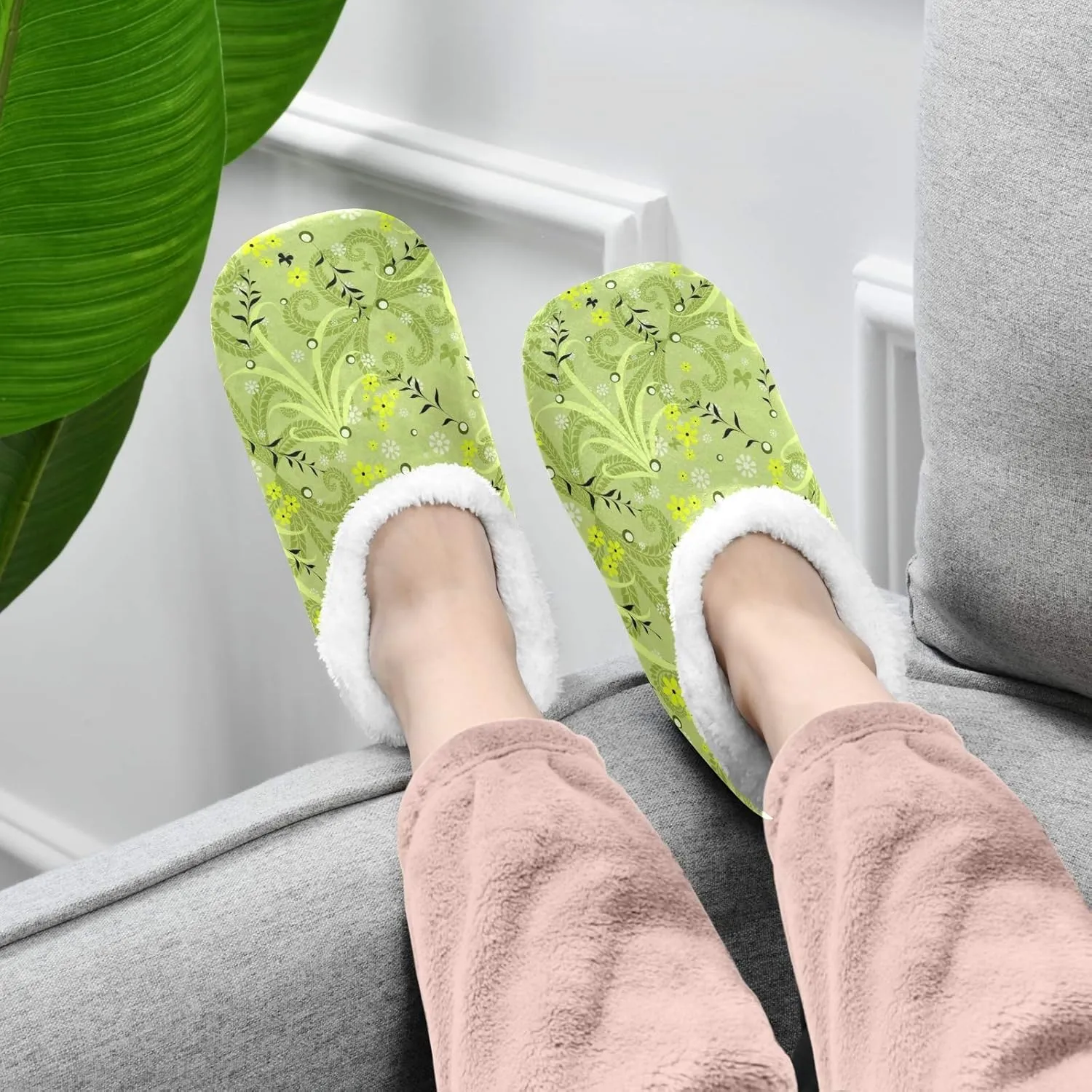 Winter House Slippers for Women/Men with Seamless Clover Element Cozy Fleece Slippers