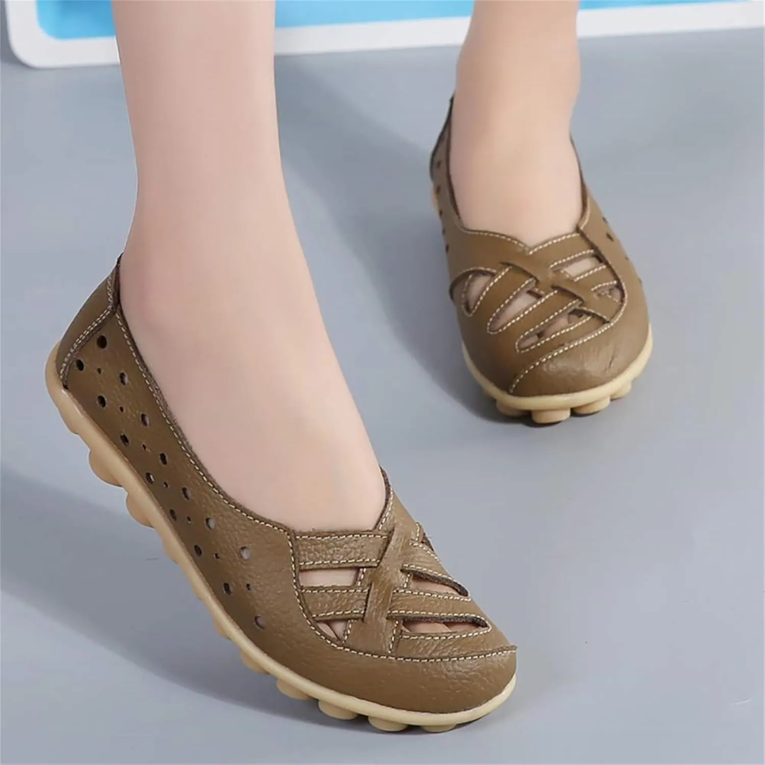 Womens Sandals Fashion Flats Closed Toe Sandals Lightweight Breathable Hollow Out Sandal Comfortable Leather Loafers Cross Walking Flat Shoes Summer Slip-On Shoes